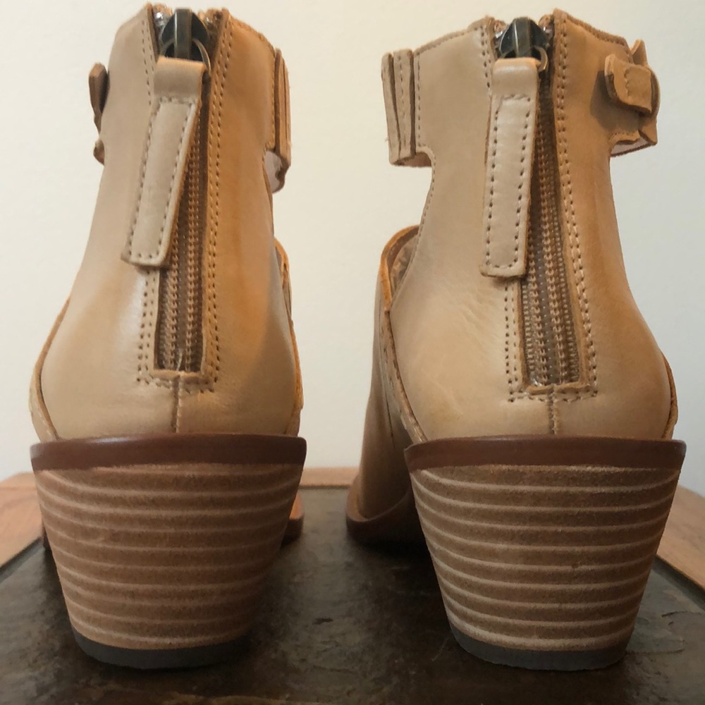Kelsi Dagger Kadeja Boot - Picture 2 of 7